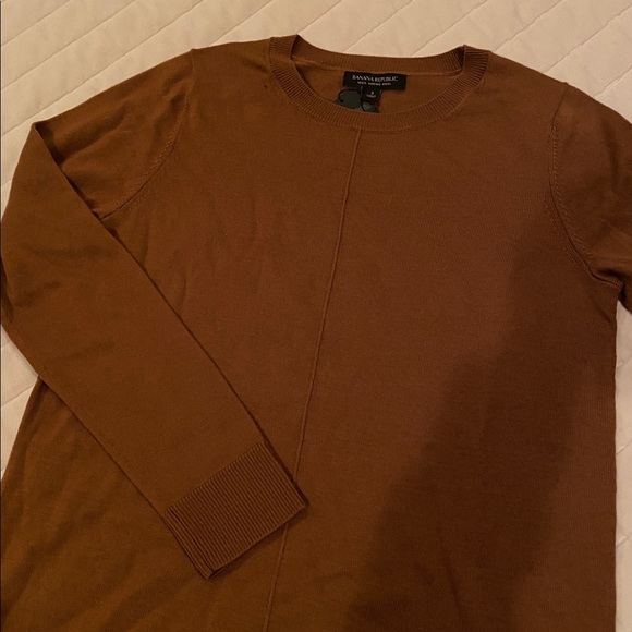 Banana Republic Tunic top. Size Small. One small flaw. - Picture 7 of 8